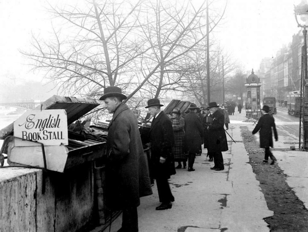 Old picture of Bookstalls in Paris