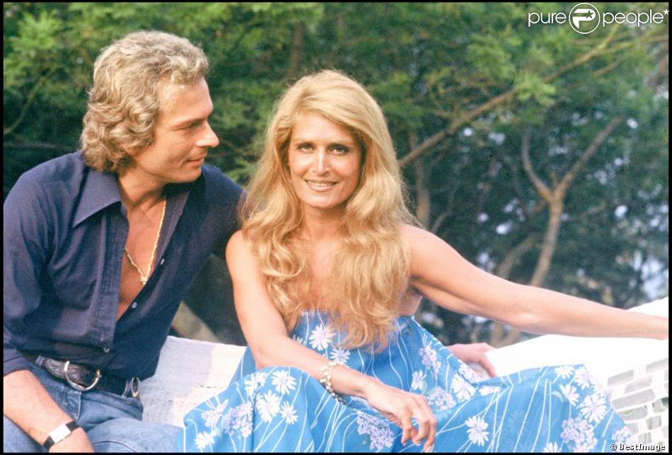 Dalida avec son compagnon Richard Anfray (dit le comte de Saint-Germain) à Saint-Tropez en 1978.