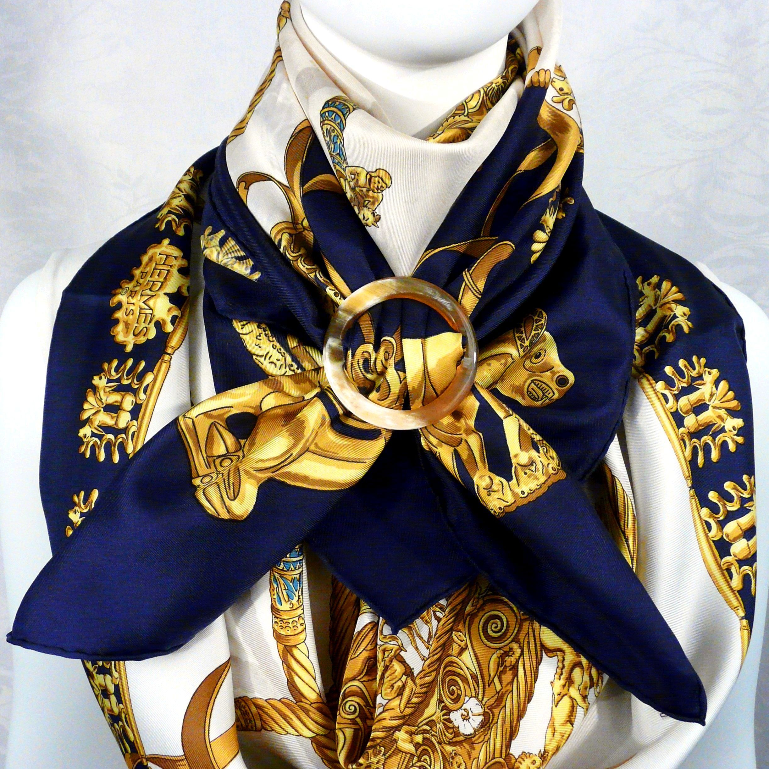 2 cavaliers dor hermes  scarves  with grand rond anneau horn 